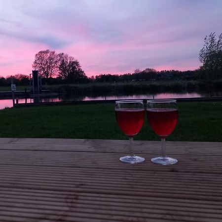 Safari Lodge 'Linge-Zicht' Tiel Exterior foto