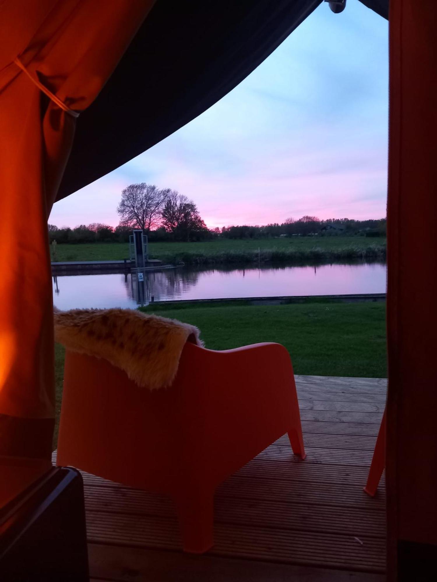 Safari Lodge 'Linge-Zicht' Tiel Exterior foto