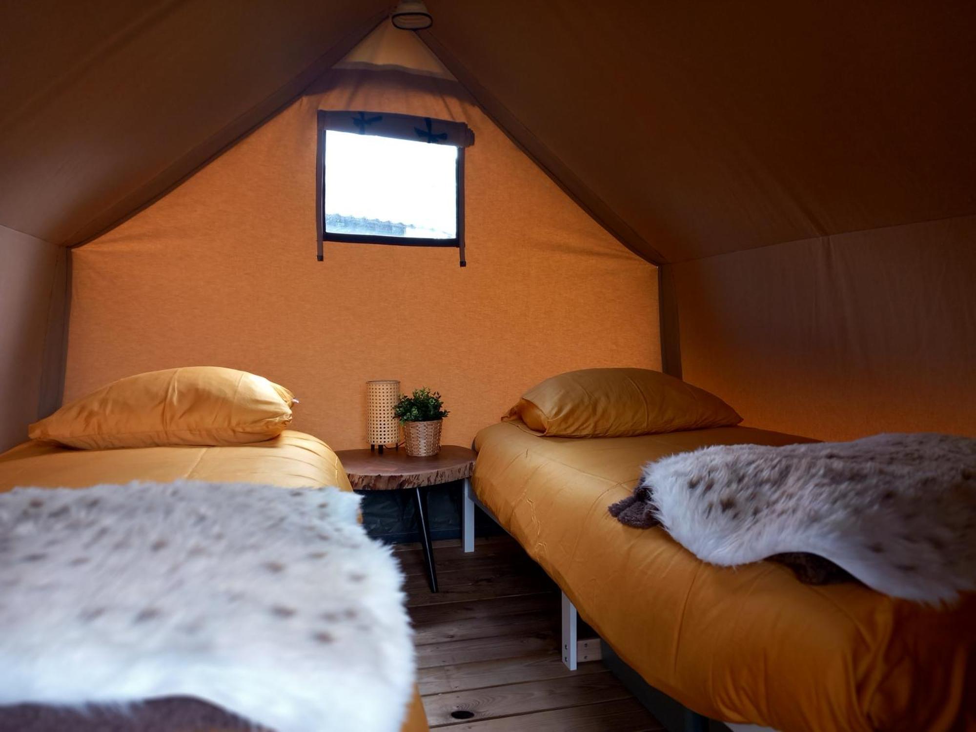 Safari Lodge 'Linge-Zicht' Tiel Exterior foto